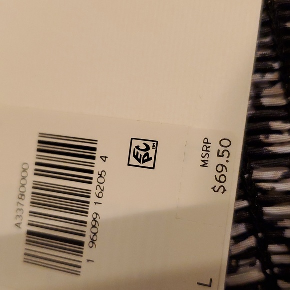 Levi's Crop Top - Picture 9 of 10